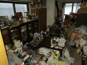 未開封の贈答品、未使用のバッグ類、食器類