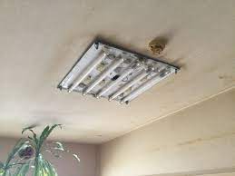 古いマンション、団地に多いです。取り外しは電気工事を伴います