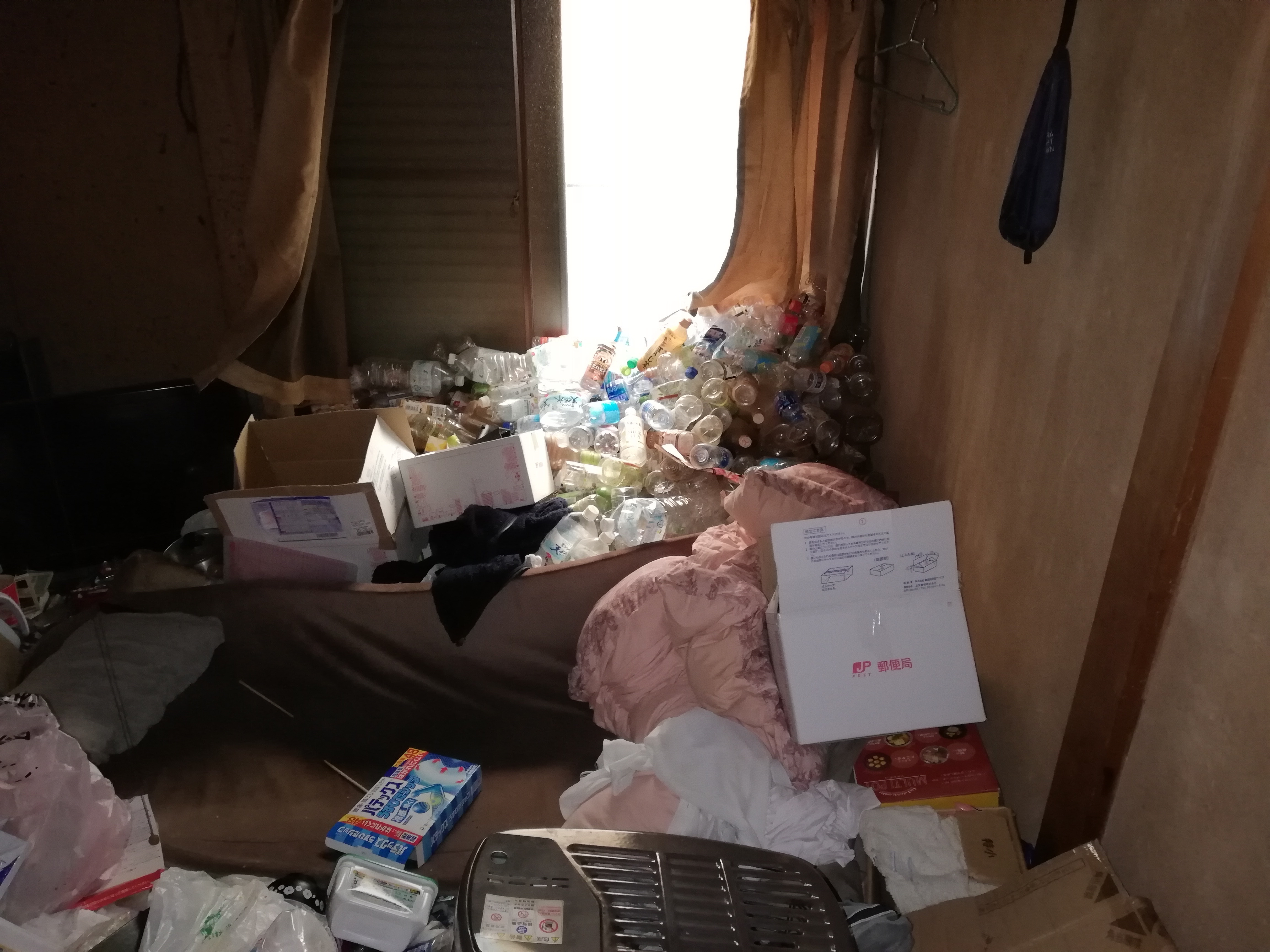 伺ってみると「ごみ部屋」状態